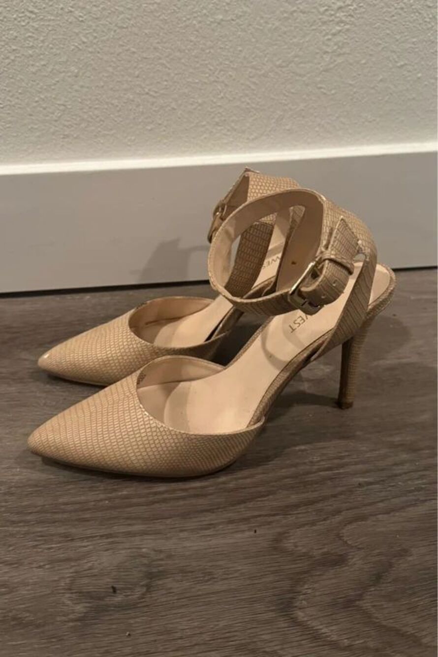 Nine West Pointed Toe Heels Women’s Size 7 Nude Snake Print
